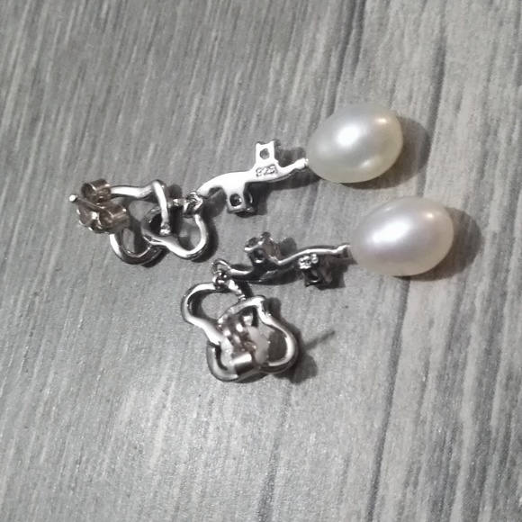 Sterling Silver Pearl heart earrings with cz accen - Picture 2 of 2